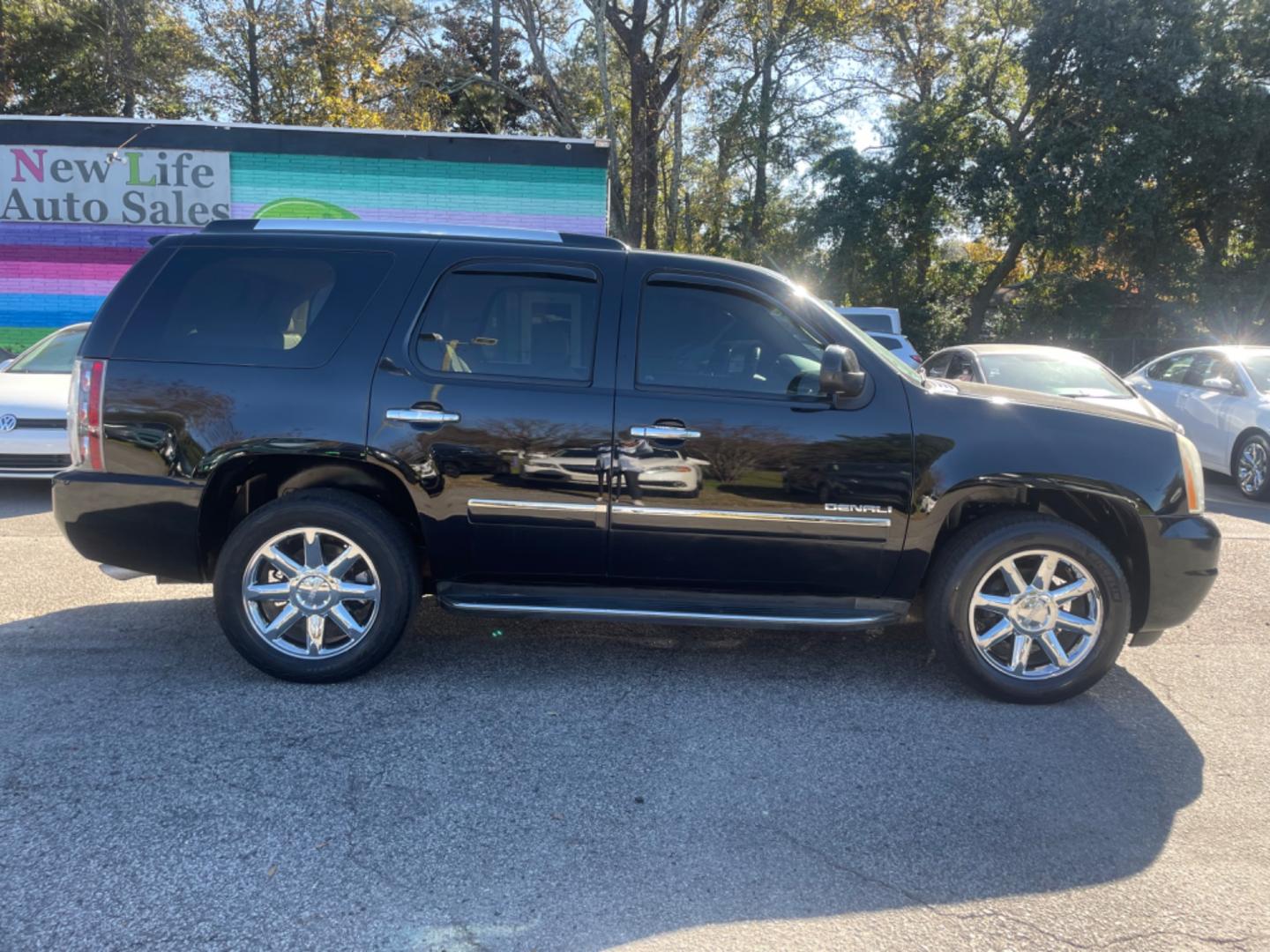 2011 BLACK GMC YUKON DENALI (1GKS2EEFXBR) with an 6.2L engine, Automatic transmission, located at 5103 Dorchester Rd., Charleston, SC, 29418-5607, (843) 767-1122, 36.245171, -115.228050 - Photo#7